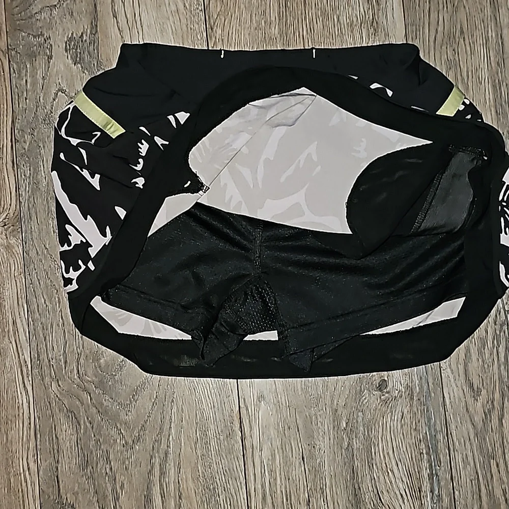 Title Nine Skort black floral print pocket pull on mesh lining